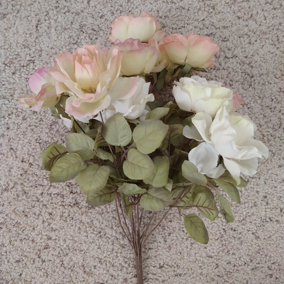 Faux Silk Roses Bouquet - Picture 3 of 4